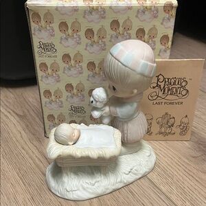 Precious Moments “Christmas Is A Time To Share” Figurine